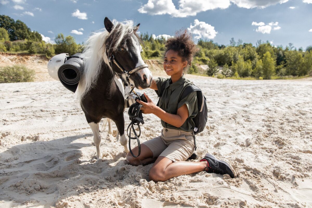 ponies hbo max casting explique il